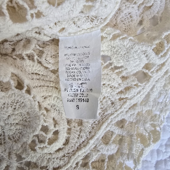 ISSI Cream Cotton Lace Crochet Slip Over Boho Top - Picture 6 of 6
